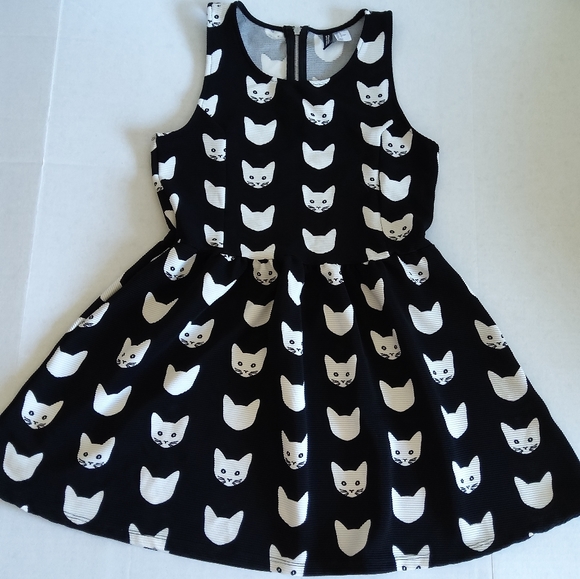 H&M Dresses & Skirts - H&M cat print dress